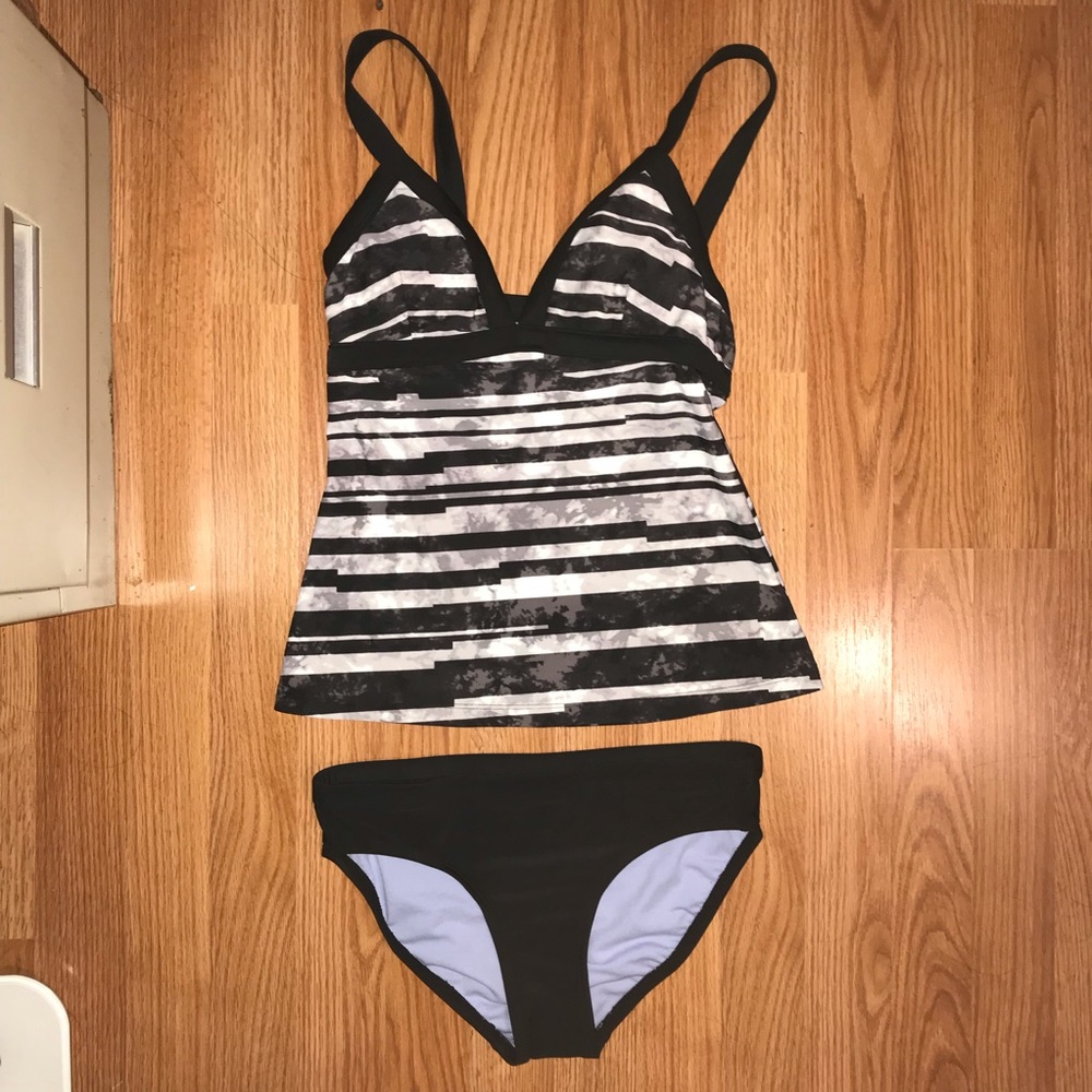 🔥 CLEARANCE 🔥 2 piece Black & Gray Swim Set